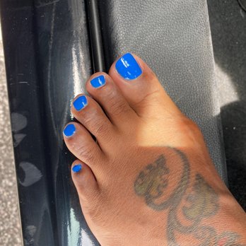 KNN Nails & Spa - Feet super dry after fresh pedicure because of missed services - Nail Salons Near Me - Lago Vista, Texas
