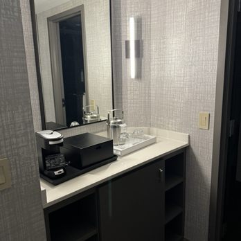 Dallas Marriott Downtown - Coffee and tea station - Hotels Near Me - Dallas, Texas