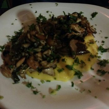 Cogumelo Bistrô - Truta defumada com molho de cogumelos e purê de batata baroa. - Bistros Near Me - Bocaina de Minas, MG Cogumelo Bistrô - Truta defumada com molho de cogumelos e purê de batata baroa. - Bistros Near Me - Bocaina de Minas, MG
