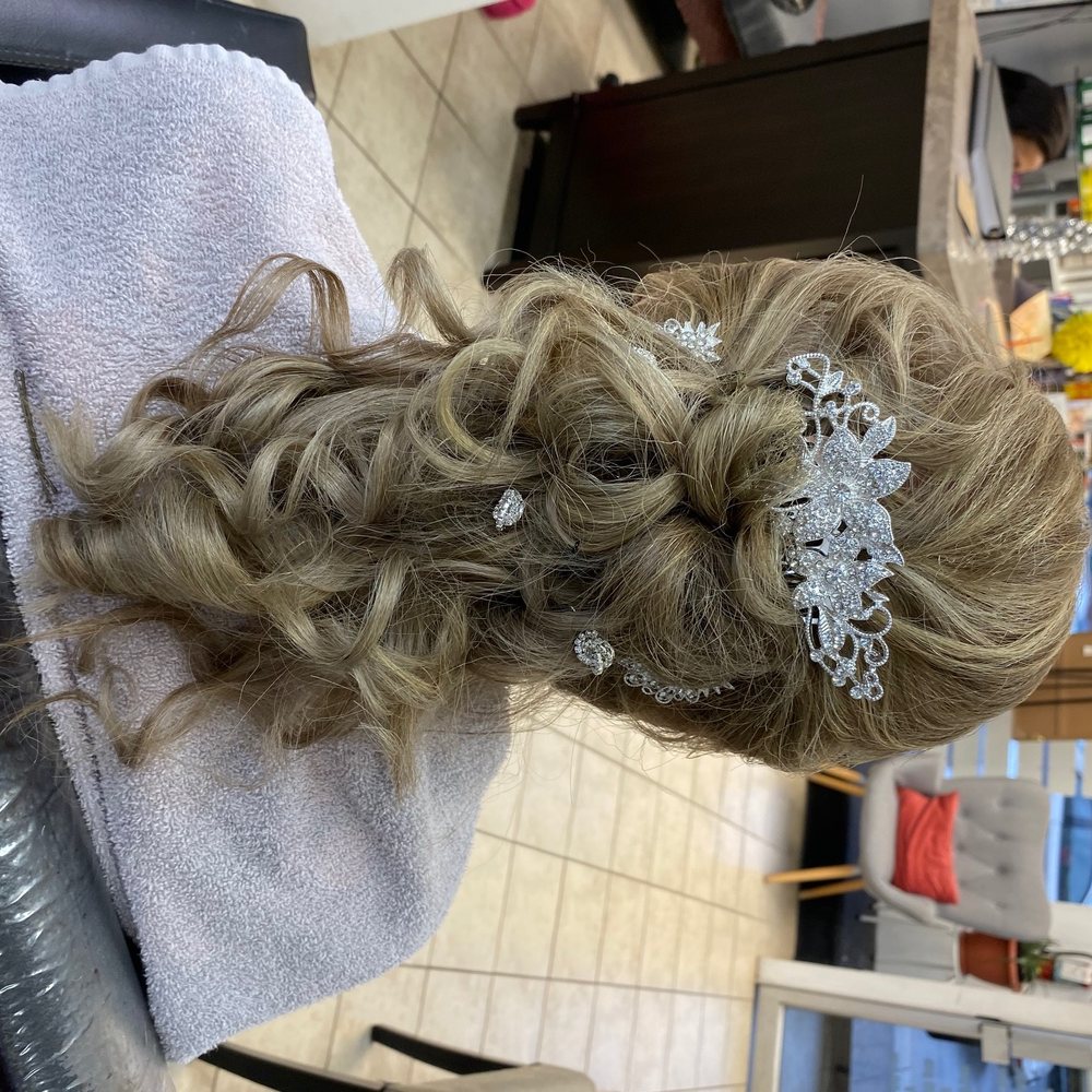 Emilia's Salon - Hair Salons Near Me - Woodbridge, New Jersey Emilia's Salon - Hair Salons Near Me - Woodbridge, New Jersey