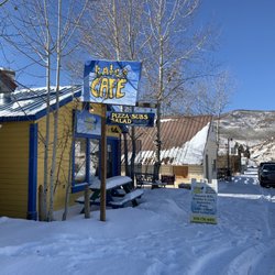 Kate's Cafe - Outside this cute little spot