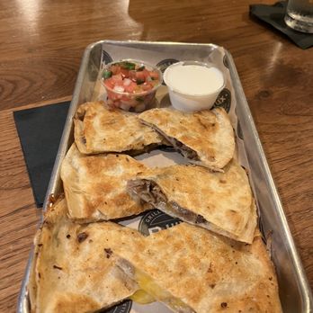 B-Lux Grill & Bar - Sports Bars Near Me - Wisconsin Dells, Wisconsin
