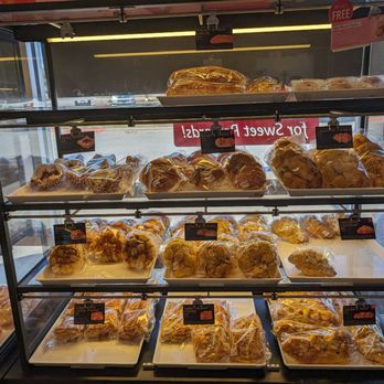 85°C Bakery Cafe-Lakeline - Bakery - Coffee & Tea Near Me - Austin, Texas 85°C Bakery Cafe-Lakeline - Bakery - Coffee & Tea Near Me - Austin, Texas