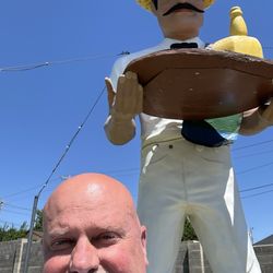 La Salsa Muffler Man