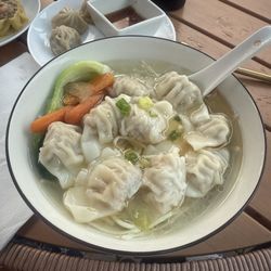 Lucky Kitty Dim Sum & Noodles - Wonton noodle soup