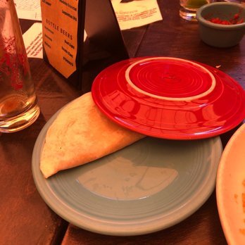 El Cholo - Tortillas not hand made and served on a plate !!!!  I asked for corn tortillas - Mexican Near Me - Los Angeles, California