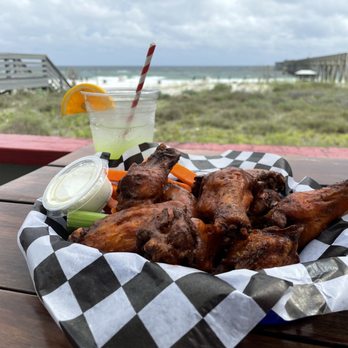 Hook’d Pier Bar & Grill - Wings and Pier Punch - New American Near Me - Panama City Beach, Florida