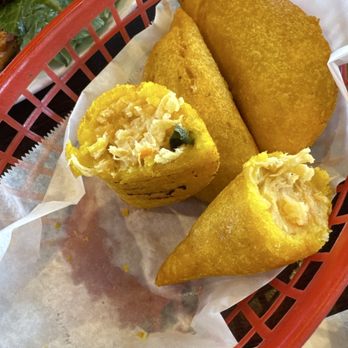 La Chiva Colombian Restaurant - Chicken Empanadas de Pollo - Colombian Near Me - Long Beach, California