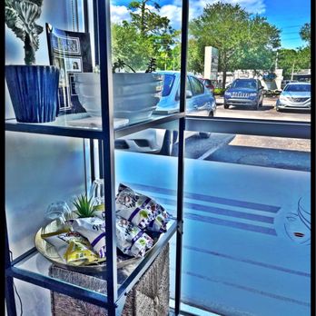 Blush - Chips and drinks? While you wait. - Hair Salons Near Me - Jacksonville, Florida