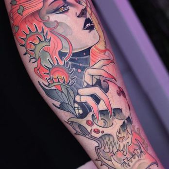 MD Tattoo Studio - Poison Ivy holding a skull by Gavin McKee - Tattoo Near Me - Thousand Oaks, California