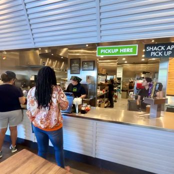 SHAKE SHACK HENDERSON - Updated November 2025 - 768 Photos & 460 ...