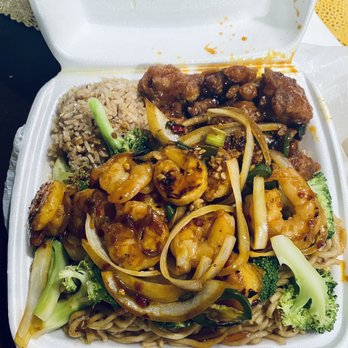 Mark's Kitchen - Overpriced $30 food plate - American Near Me - Fresno, California