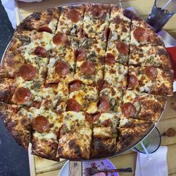 Ducks Pizza Company - Large Deluxe pizza
