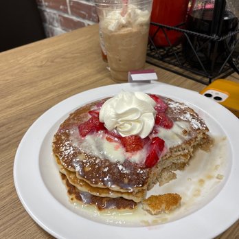 Sweet Desert Cafe - Strawberry & Cream Pancakes & Chai Tea Latte Smoothies - Cafes Near Me - Tempe, Arizona