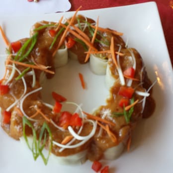 Royal Thai Restaurant - Tofu Spring Rolls With Peanut Sauce, refreshing and delicious - Thai Near Me - Chicago, Illinois