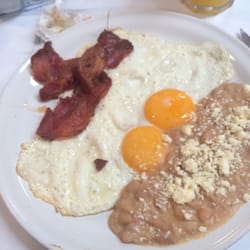 El Manantial - Huevos con tocino.