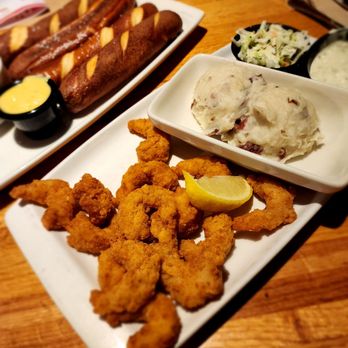Applebee's Grill + Bar - Double Crunch Shrimp,  Loaded Mashed Potatoes, coleslaw,  tarter sauce (no cocktail sauce) Pretzels & Beer Dip - American Near Me - Bridgewater, New Jersey