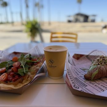 Castanea Sicilian Cafe - Great breakfast - Coffee & Tea Near Me - Los Angeles, California