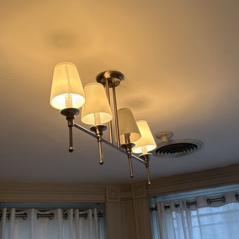 Washington Park Inn - Light bulbs need to be replaced. - Hotels Near Me - Albany, New York Washington Park Inn - Light bulbs need to be replaced. - Hotels Near Me - Albany, New York