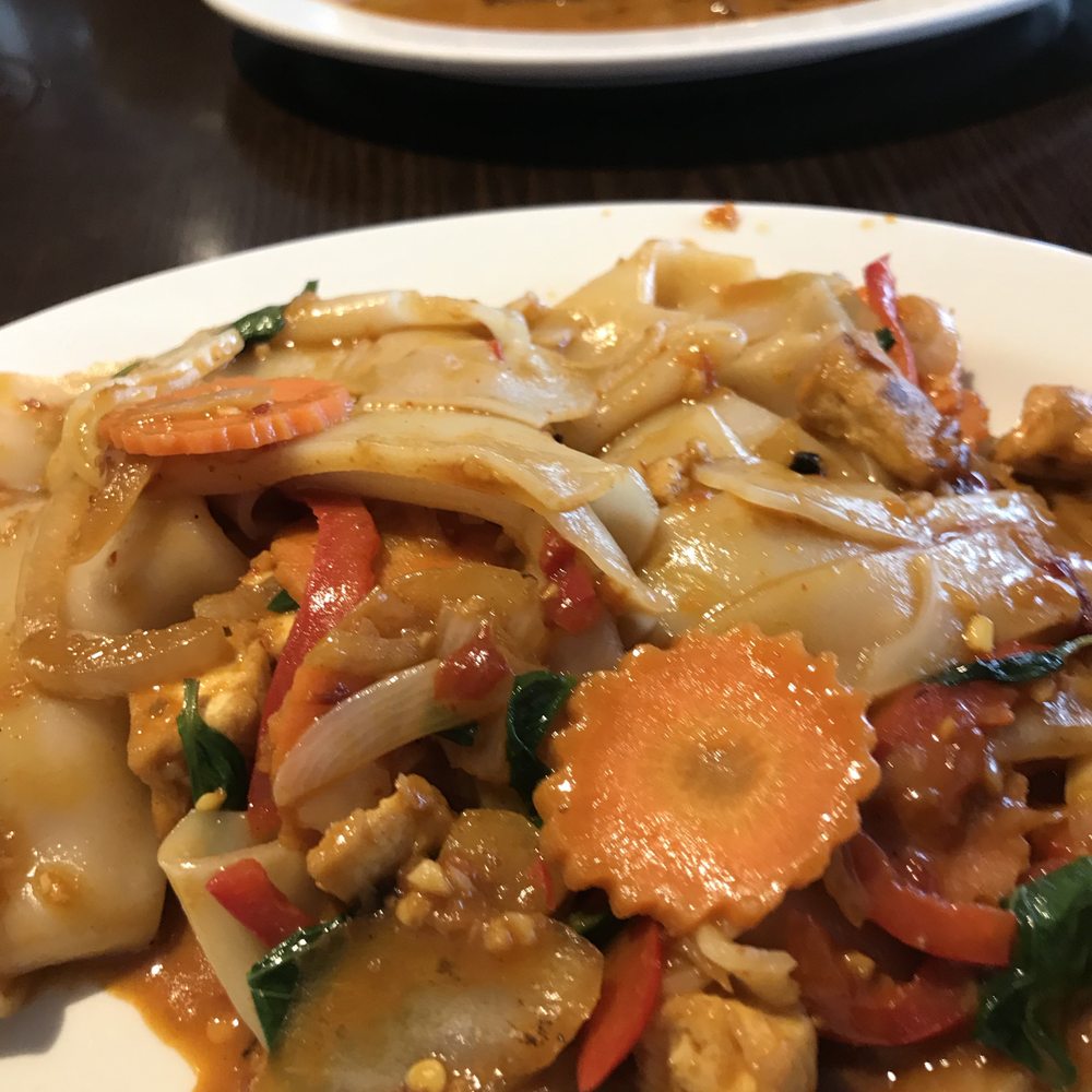 Southeast Kitchen - Drunken Noodles with Tofu - Vietnamese Near Me - Wilmington, Delaware Southeast Kitchen - Drunken Noodles with Tofu - Vietnamese Near Me - Wilmington, Delaware
