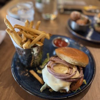 Eureka! - American Near Me - Bakersfield, California