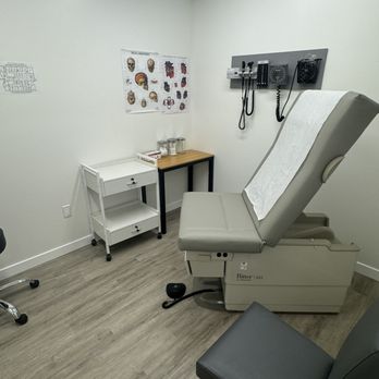 First Choice Clinic - fancy exam beds and super clean rooms - Walk-in Clinics Near Me - Los Angeles, California First Choice Clinic - fancy exam beds and super clean rooms - Walk-in Clinics Near Me - Los Angeles, California
