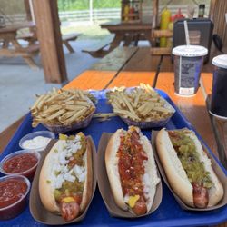Rayzor's Dawg House - Hotdog and fries outside