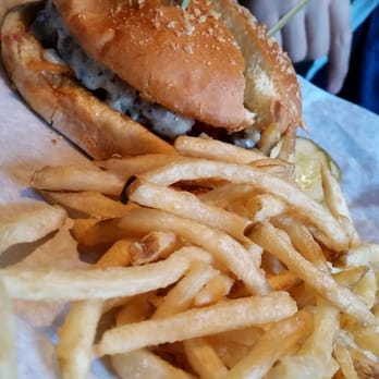 Yard House - Truffle burger - Bars Near Me - Long Beach, California
