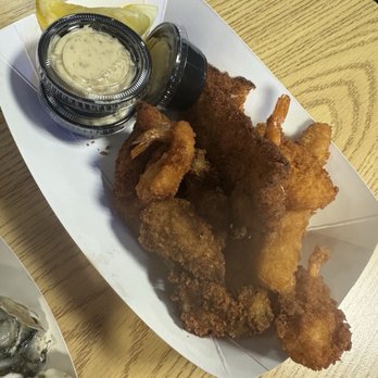 The Fish Peddler - Seafood platter - Seafood Markets Near Me - Bay City, Oregon