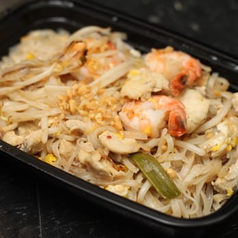 Siam Ginger - pad thai at dinner time - Thai Near Me - Somerville, Massachusetts