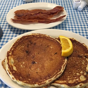 Bluebird Cafe - Fantastic blueberry pancakes - Diners Near Me - Wakefield, Rhode Island