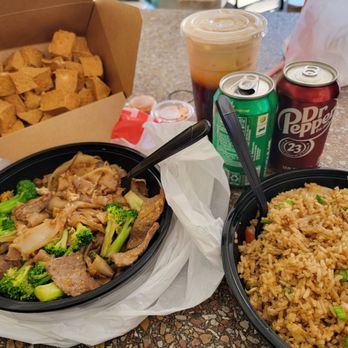 Vic's Thai Food - Amazing flavorful pad see ew and fried rice. Tofu was nice and crispy! - Thai Near Me - Valley Glen, California Vic's Thai Food - Amazing flavorful pad see ew and fried rice. Tofu was nice and crispy! - Thai Near Me - Valley Glen, California