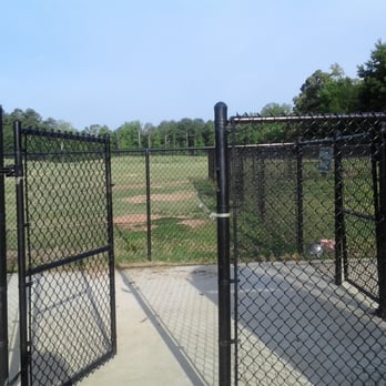 Deer Lick Park - Entrance. Small Dogs go to the Right. Big Dogs go to the Left. - Skate Parks Near Me - Douglasville, Georgia