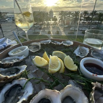 Garibaldi - Amazing happy hour $2 oysters - Cocktail Bars Near Me - San Diego, California