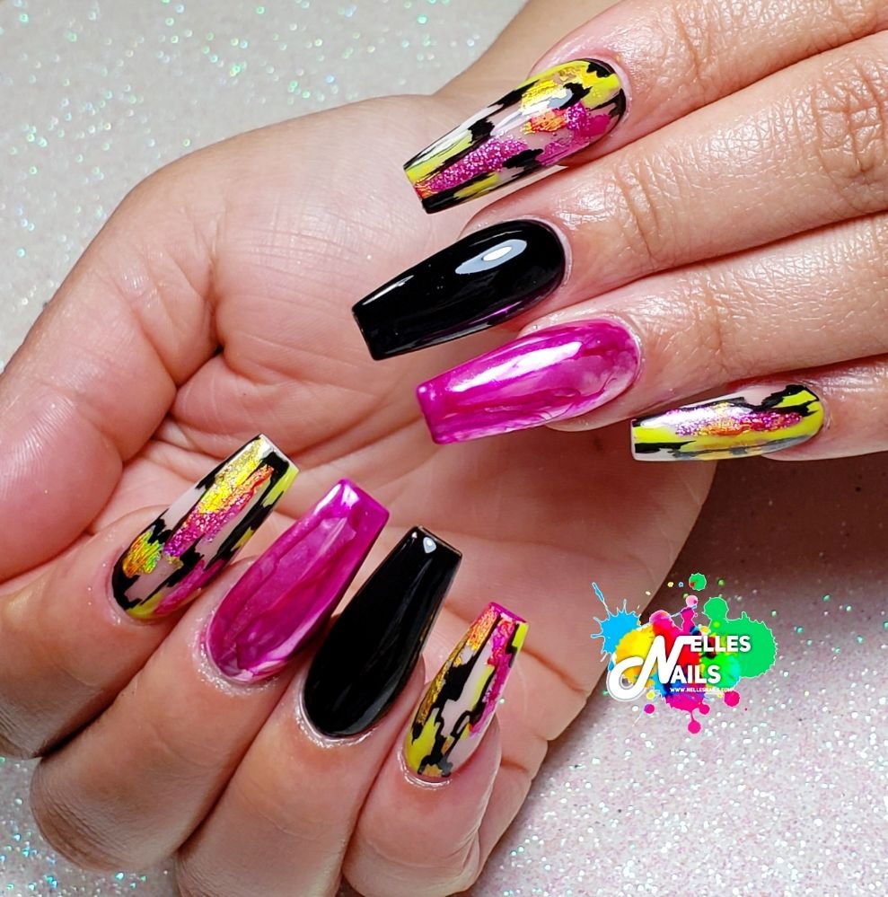 Nelles Nails Logo
