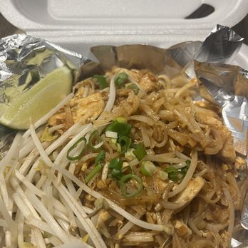 Siamese Basil Thai Restaurant - Pad Thai Noodle - Thai Near Me - Norcross, Georgia