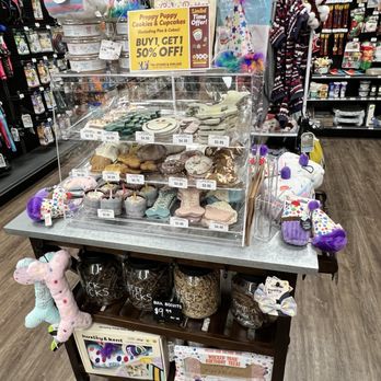 Hollywood Feed - Dog Cookie Bar - Pet Stores Near Me - Mobile, Alabama