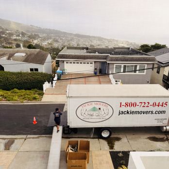 Jackie Movers - Our fully carpeted 26-foot truck positioned for unloading a same-day residential move in Pacifica. - Movers Near Me - South San Francisco, California Jackie Movers - Our fully carpeted 26-foot truck positioned for unloading a same-day residential move in Pacifica. - Movers Near Me - South San Francisco, California