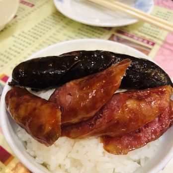 蛇王芬飯店 - Double Chinese Sausages on Rice: Top: Liver Sausage   Bottom: Pork Sausage - Cantonese Near Me - Hong Kong, HK