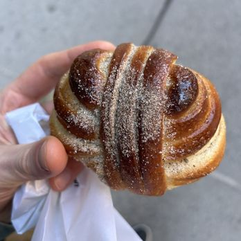 La Cabra - Cardamom bun - Coffee & Tea Near Me - New York, New York La Cabra - Cardamom bun - Coffee & Tea Near Me - New York, New York