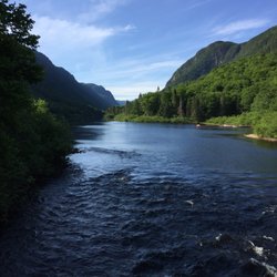 Casse-croûte Flashbourg - Near Parc National de Jacques Cartier!