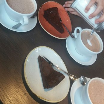 Café Bar Central - Cafes Near Me - Berlin, BE
