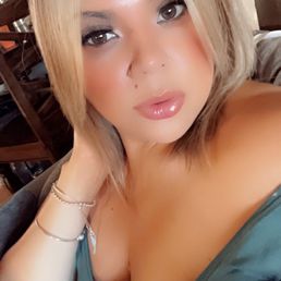 This was a before picture. I had too much yellow and bronze. It was brighter outside. I wanted more of a platinum look.