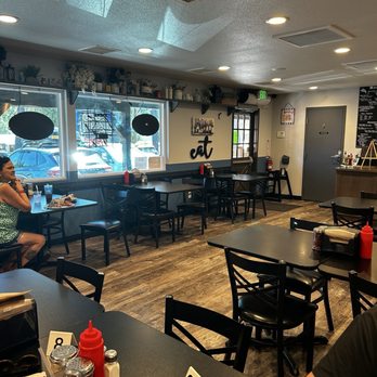 Pioneer Hillside Pizza - Pizza Near Me - Shingletown, California