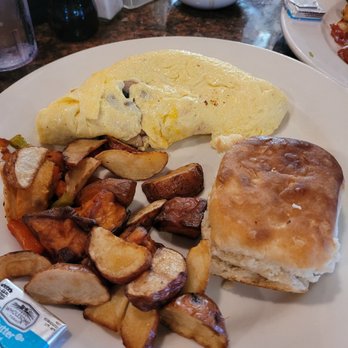 White Wolf Cafe - Omlette with mushrooms and ham, home fries, and a biscuit - New American Near Me - Orlando, Florida White Wolf Cafe - Omlette with mushrooms and ham, home fries, and a biscuit - New American Near Me - Orlando, Florida