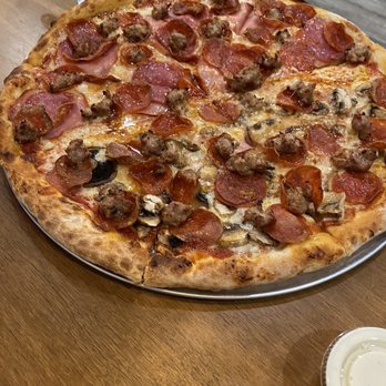 Rocco's Pizza - Crispy crunchy pizza - Italian Near Me - Mill Valley, California