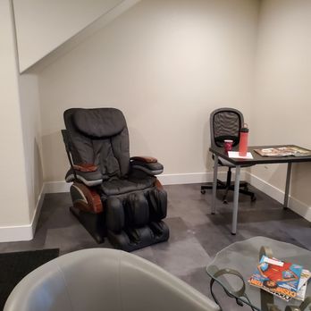 TOS Auto Repair - Massage chair in waiting area - Auto Repair Near Me - Citrus Heights, California
