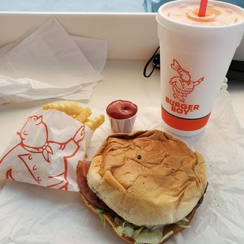 Burger Boy - Battes burger with Jalapeños and Bacon and their orange freeze. - Burgers Near Me - San Antonio, Texas Burger Boy - Battes burger with Jalapeños and Bacon and their orange freeze. - Burgers Near Me - San Antonio, Texas