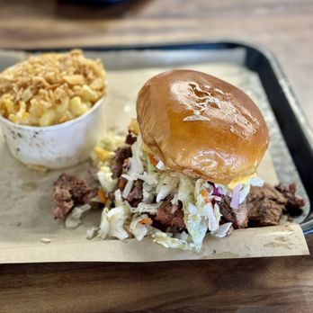 Speakeasy BBQ - Capitalist Pig brisket sandwich and mac n cheese. - Barbeque Near Me - Norco, California Speakeasy BBQ - Capitalist Pig brisket sandwich and mac n cheese. - Barbeque Near Me - Norco, California
