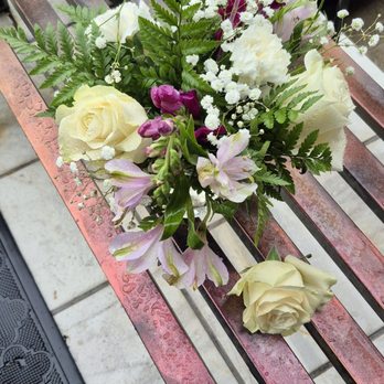 Rosebud Studio Florist - Wilted and broken flowers - Florists Near Me - Jersey City, New Jersey Rosebud Studio Florist - Wilted and broken flowers - Florists Near Me - Jersey City, New Jersey